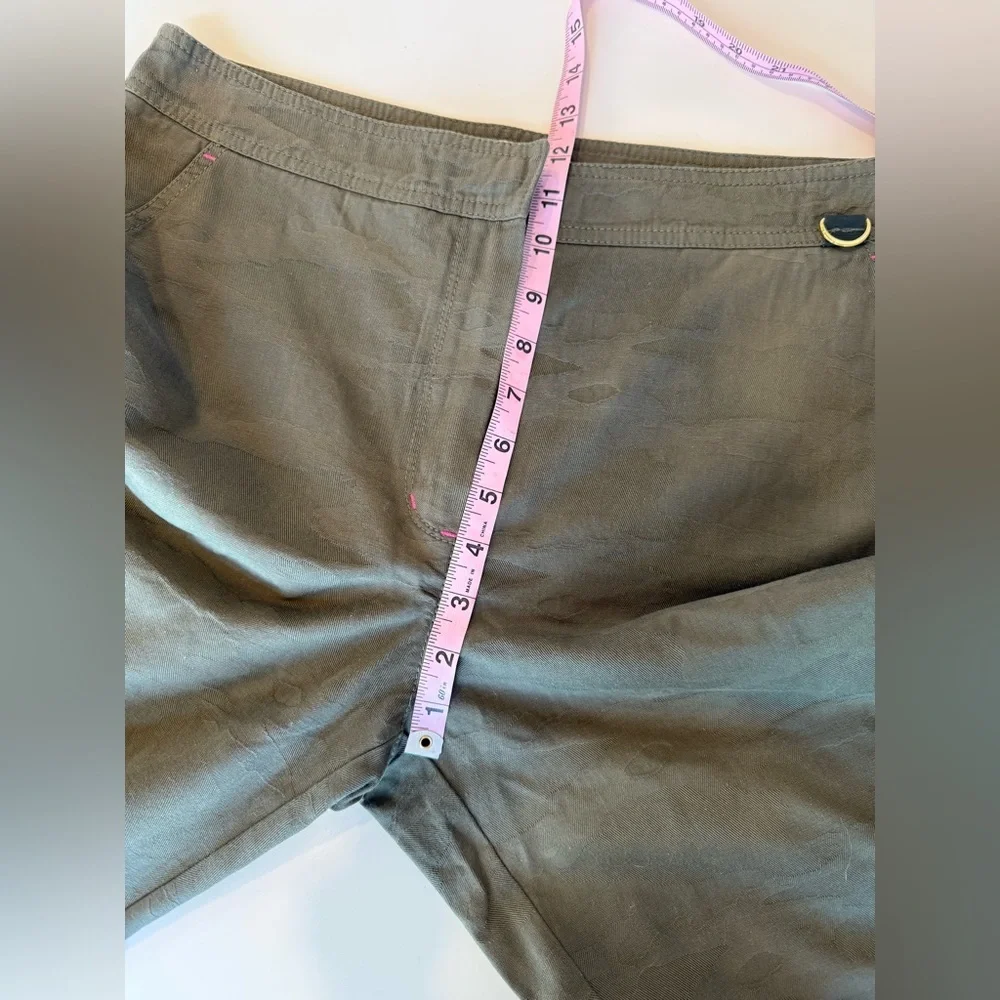 Trina Turk Isley Cargo Pants Size 10 NWT Olive Jacquard Camo, Pink Stitch, $278 - Picture 11 of 12